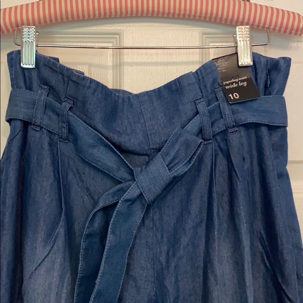 NY&C paper bag waste, wide-leg chambray pants.